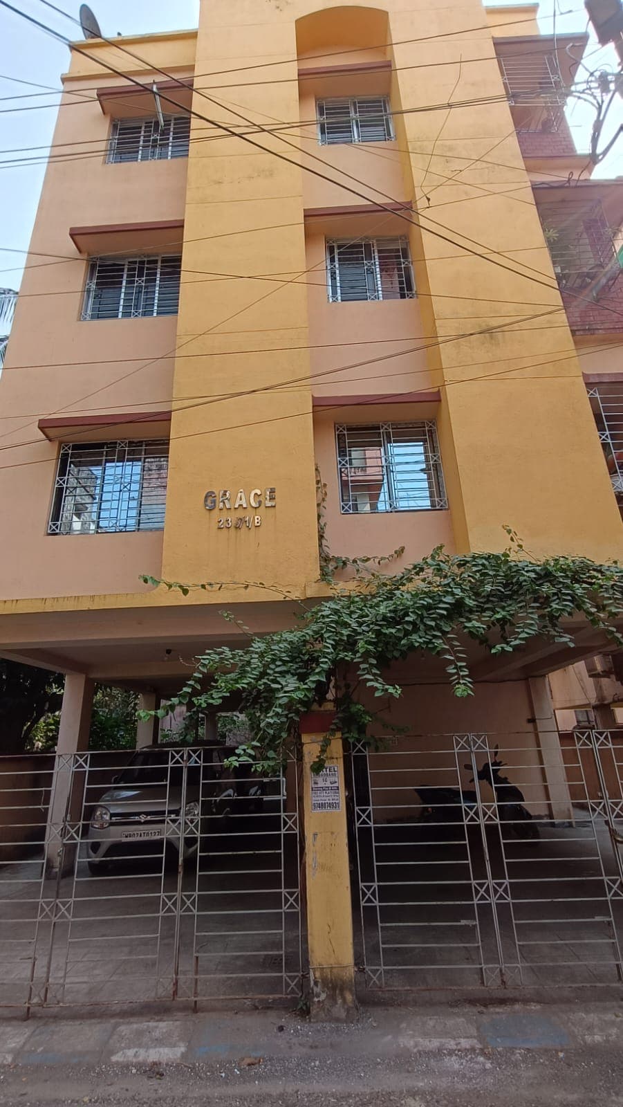 Budget-Friendly 2 BHK Flat with Parking in Thakurpukur